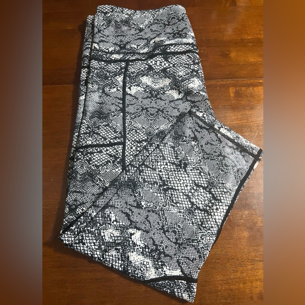 Zyia Women’s Capri Leggings